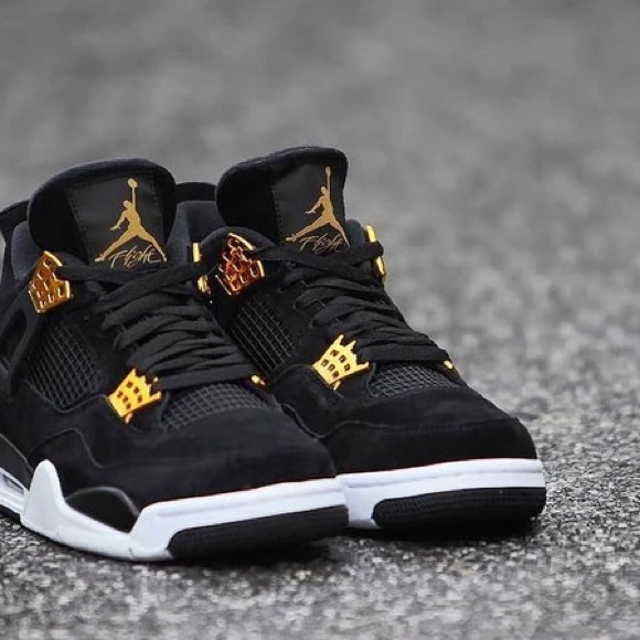 Air Jordan 4 Retro Black and Gold Sneakers Barely Worn Men’s Size 7 - Picture 1 of 7
